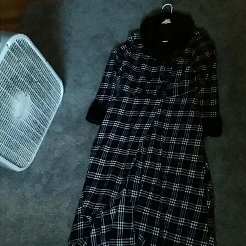 Trench coat with faux fur